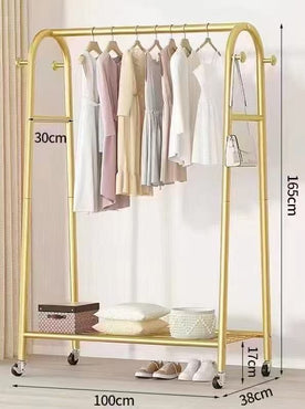 Porte-Manteau Doré à Roulettes avec Porte-Chaussures – Design Élégant et Fonctionnel