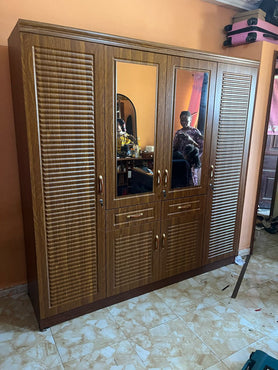 Armoire 4 battants en bois avec miroir