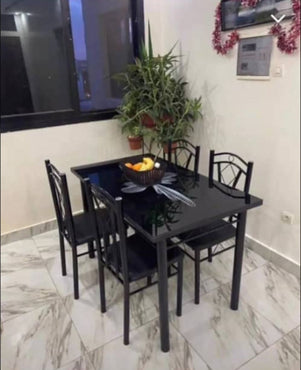 Table à manger avec 4 Chaises - Noirs